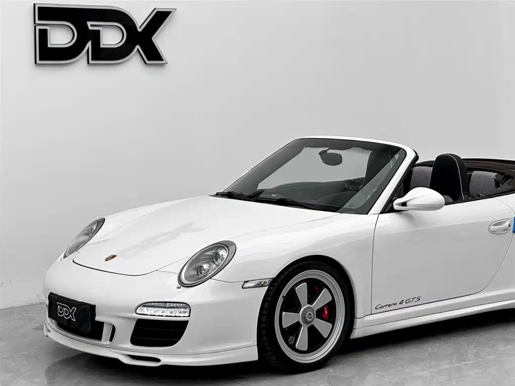 Porsche 911 2011 Carrera 4 GTS 3.8L