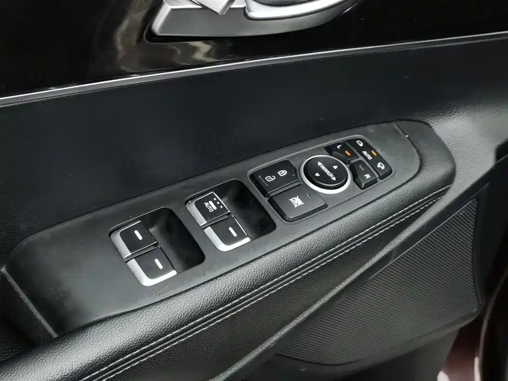 Kia Sorento 2015 L 2.4L 4WD Elite 7 мест V