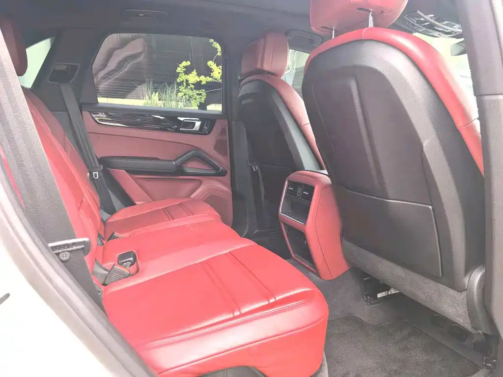 Porsche Cayenne — миниатюра 5