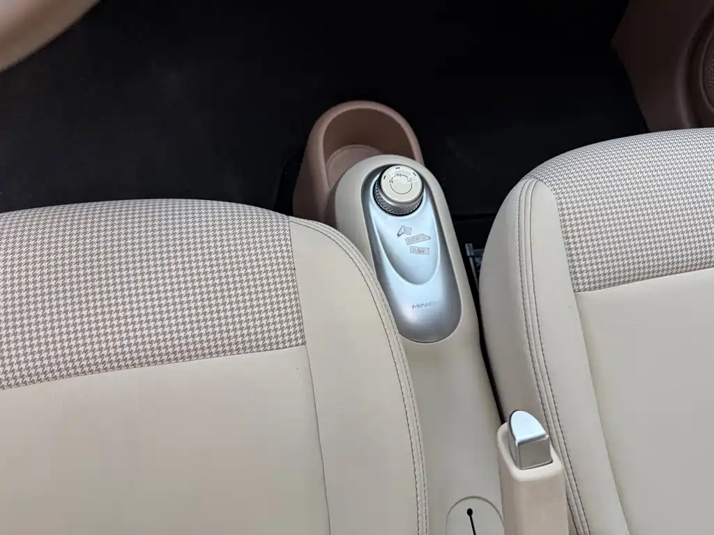 Wuling MINIEV — миниатюра 20