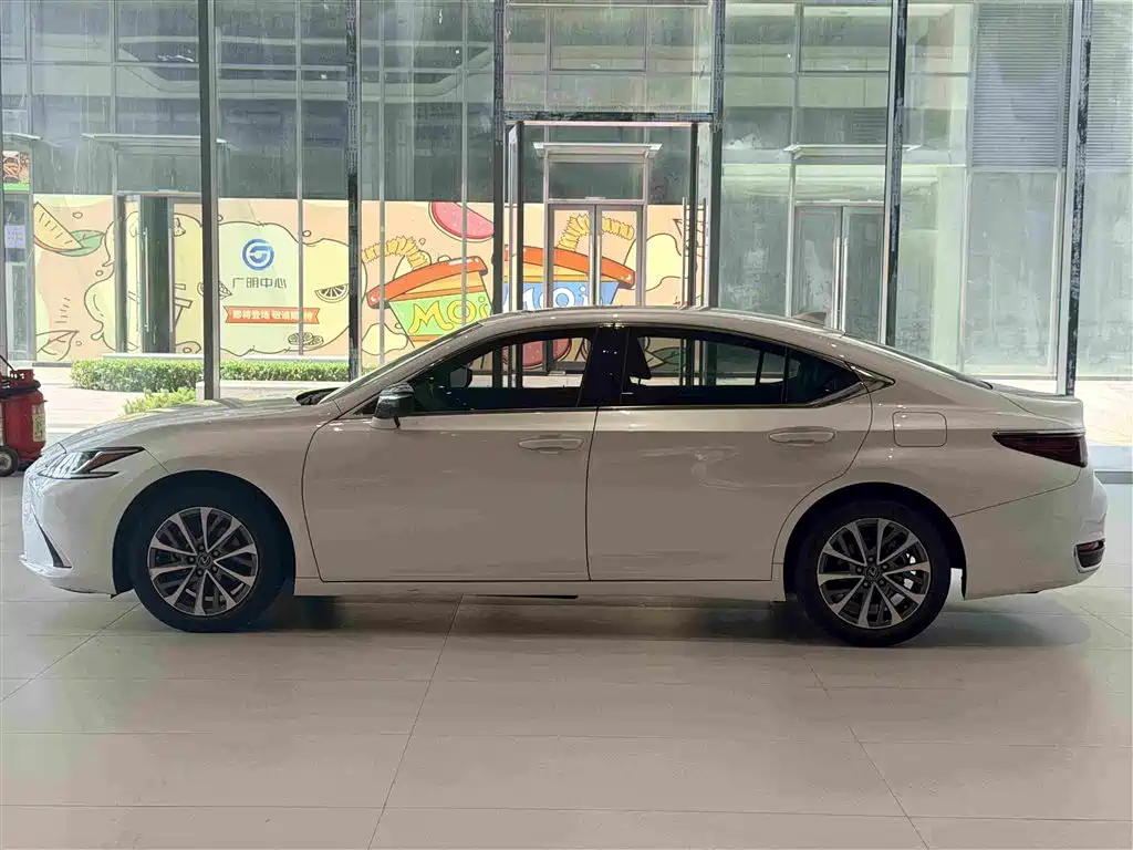 Lexus ES — миниатюра 11