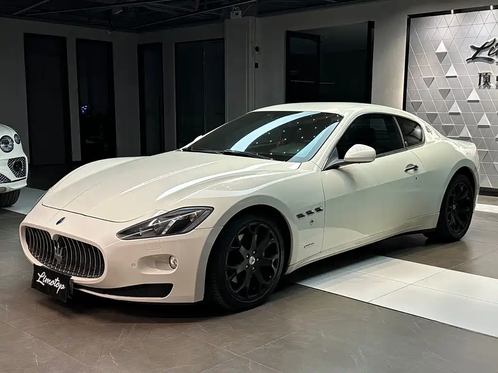 Maserati GranTurismo 2013