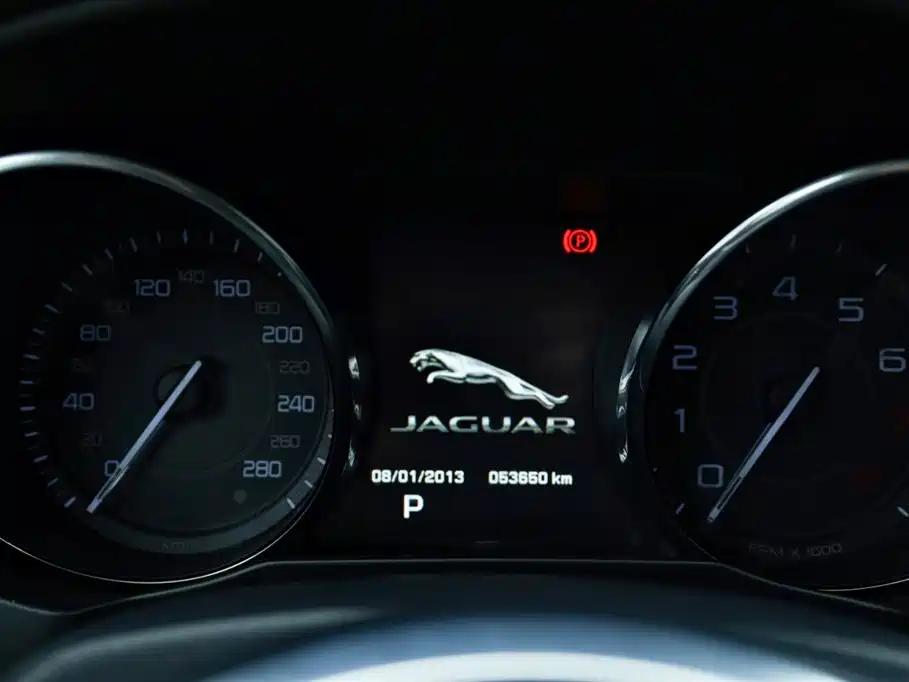 Jaguar XE 2015 2.0T 240PS R-Sport