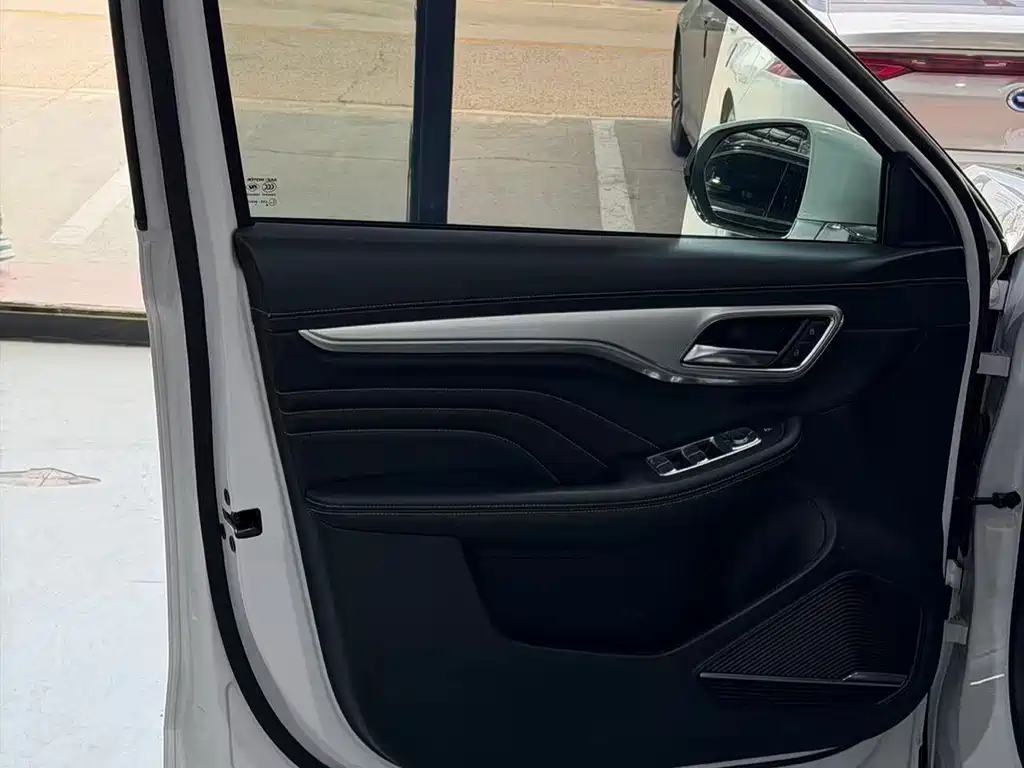 Roewe MARVEL X — миниатюра 5