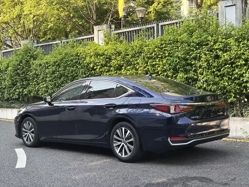 Lexus ES — миниатюра 6