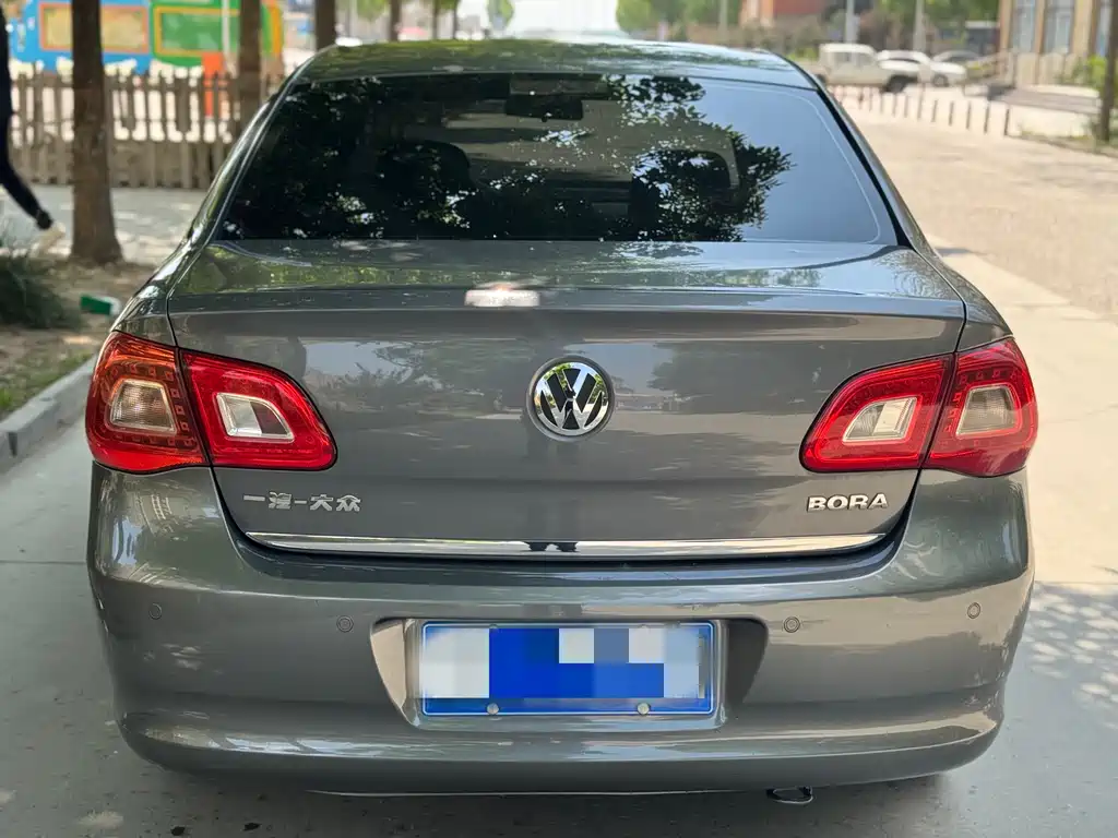 Volkswagen Bora 2012 1.6L AT Fashion
