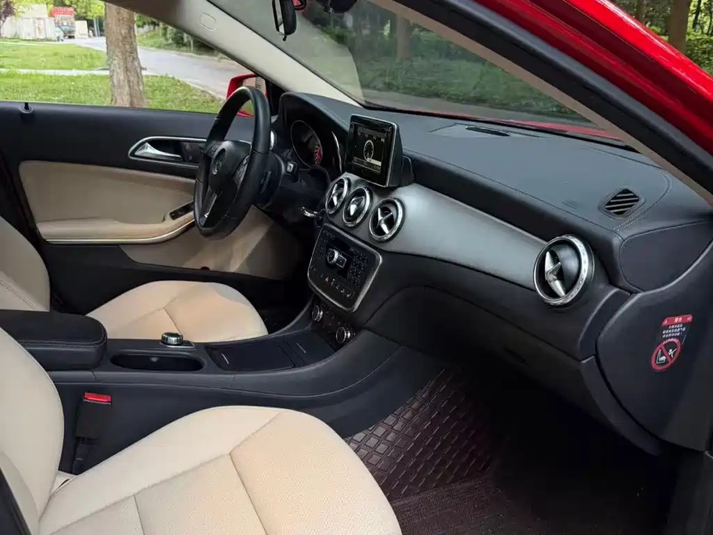Mercedes-Benz GLA 2015 GLA 220 4MATIC Fashion