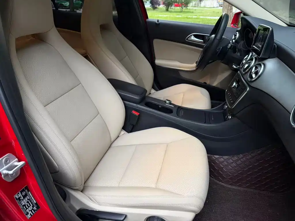 Mercedes-Benz GLA 2015 GLA 220 4MATIC Fashion