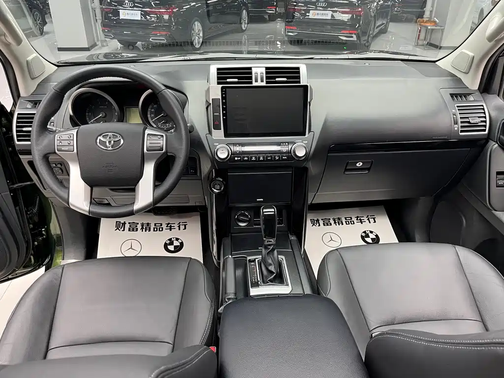 Toyota Land Cruiser Prado 2016 2.7L AT Standard