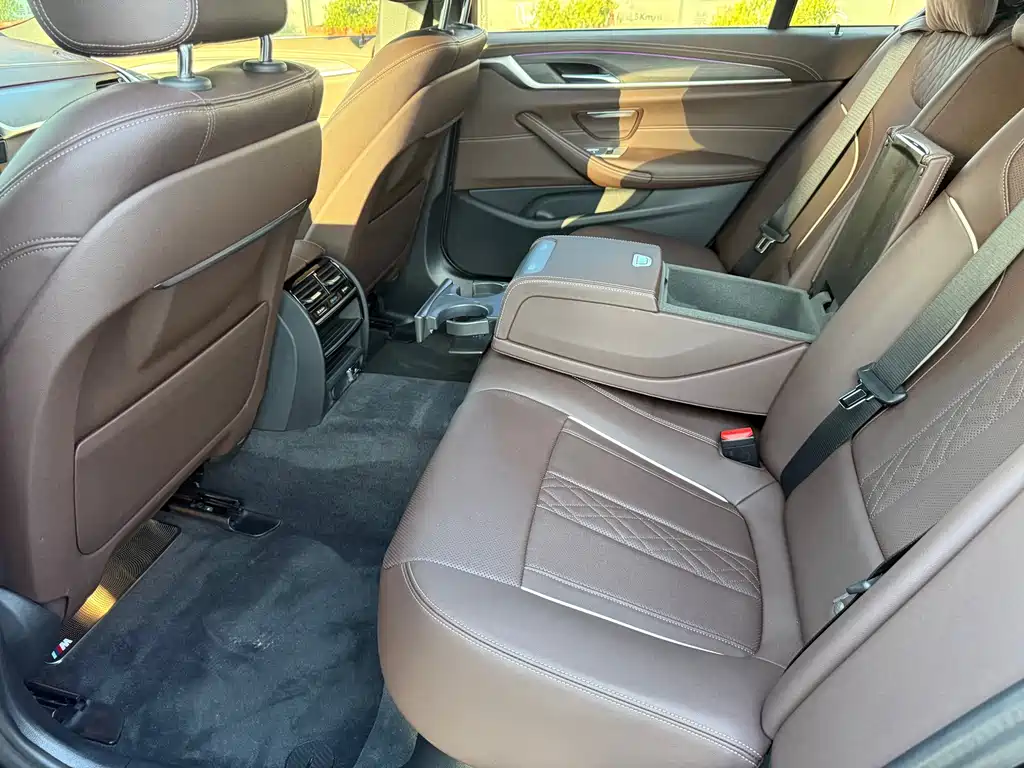 BMW 5 Series — миниатюра 33