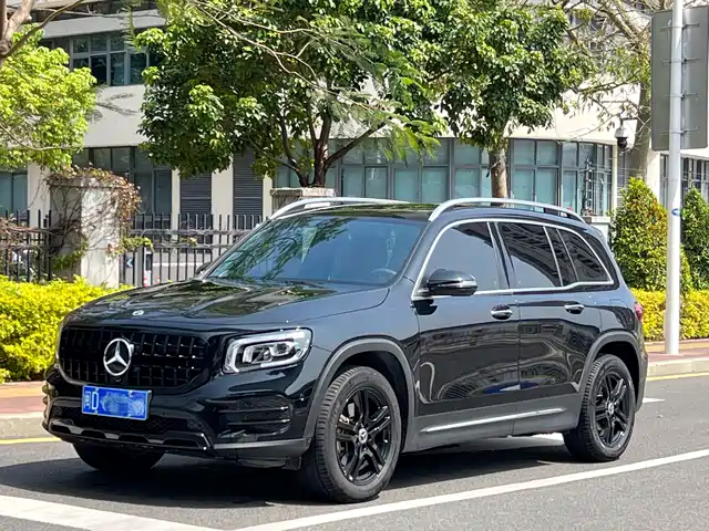 MERCEDES-BENZ GLB
