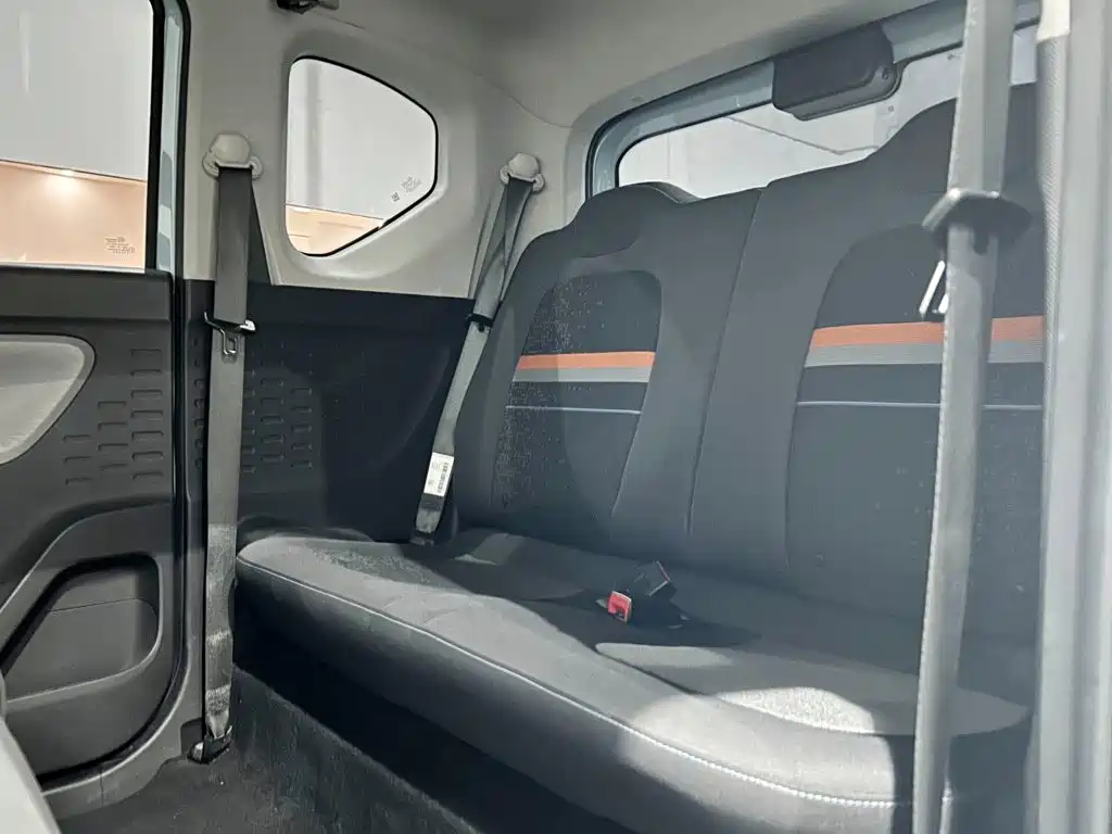 Wuling MINIEV — миниатюра 8