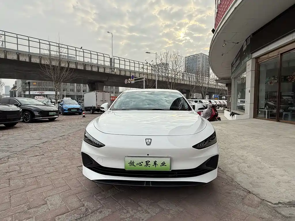 ROEWE D7