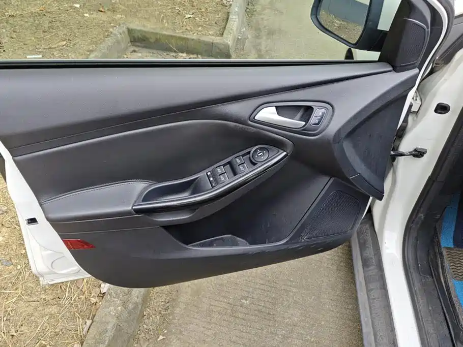 Ford Focus — миниатюра 7
