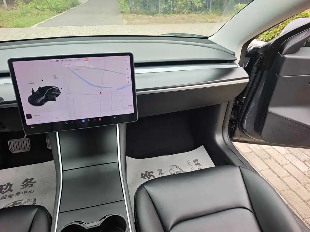 Tesla Model 3 — миниатюра 14