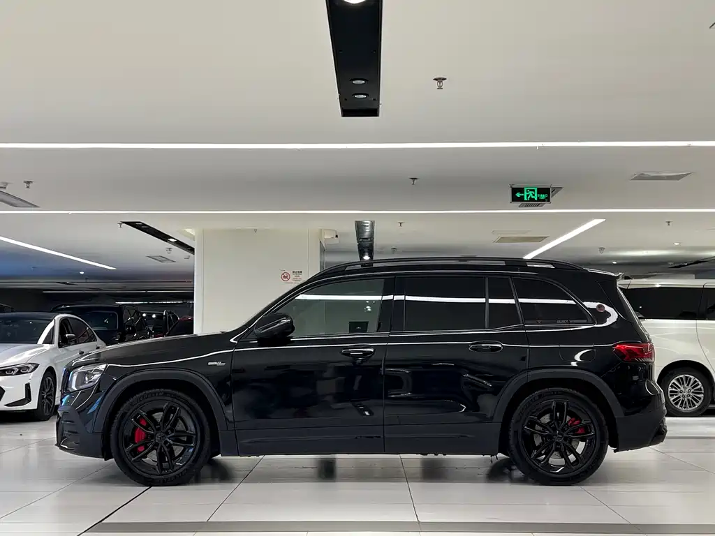 MERCEDES-BENZ GLB AMG