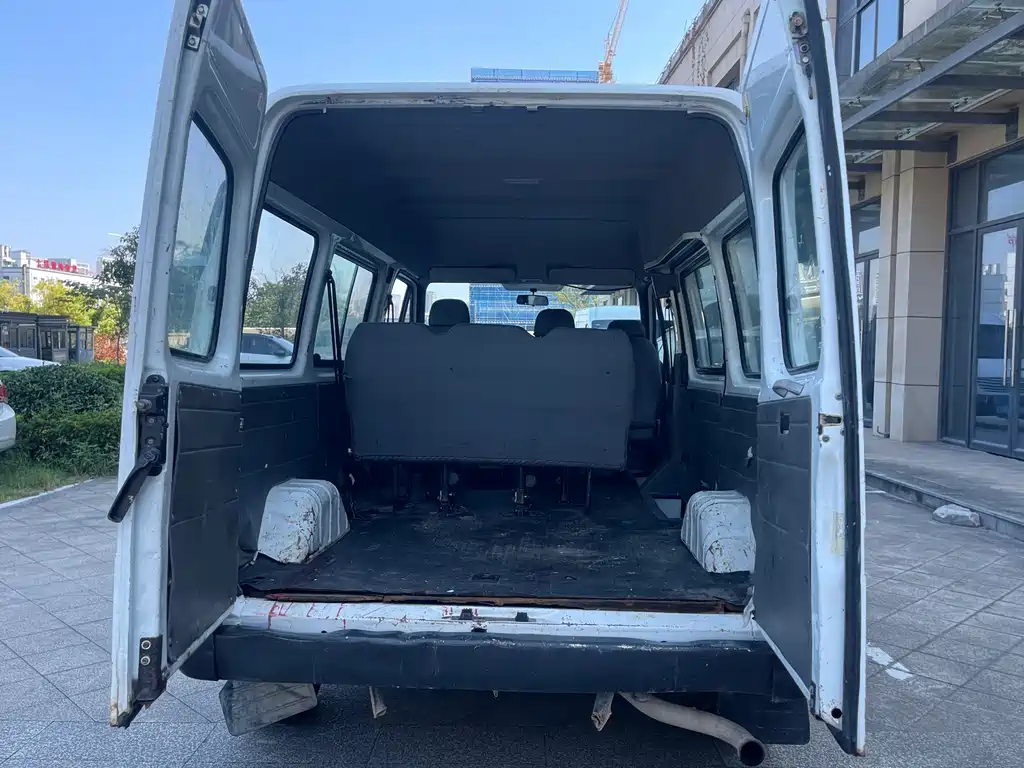 Ford Transit Classic — миниатюра 9