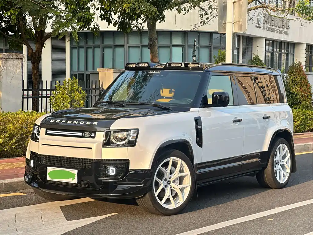 Land Rover Defender 2021