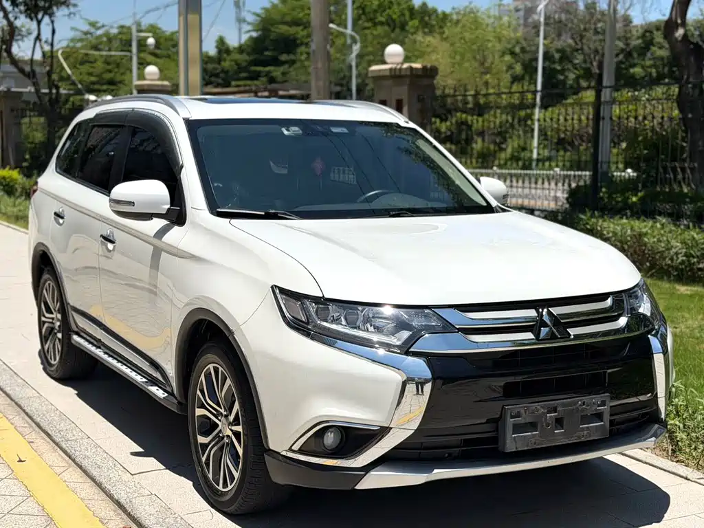 Mitsubishi Outlander — миниатюра 3