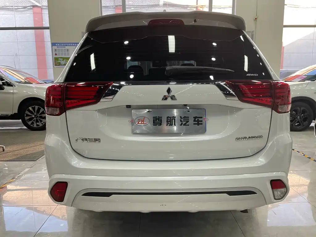 MITSUBISHI OUTLANDER