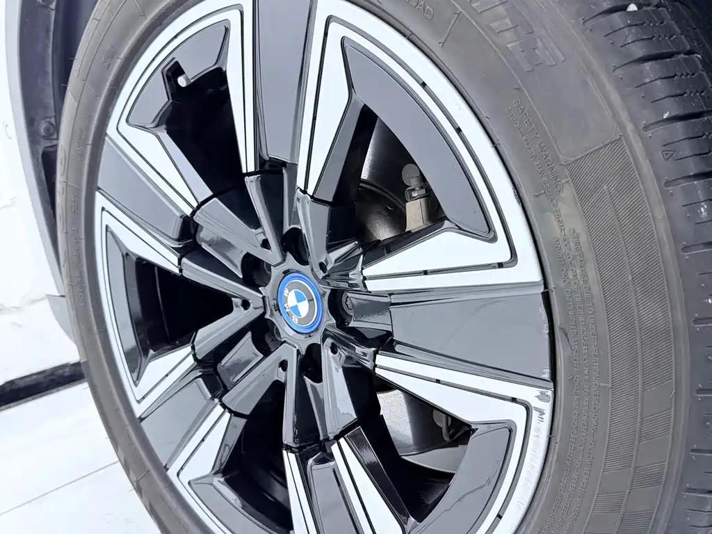 BMW iX3 — миниатюра 23