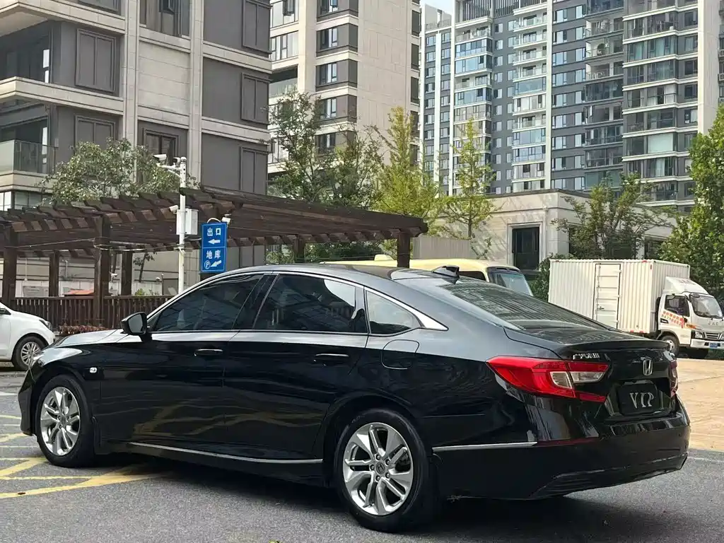 Honda Accord — миниатюра 9