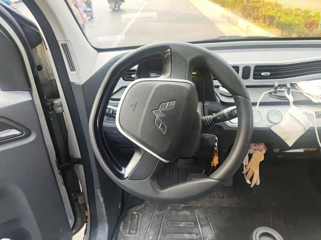 Wuling MINIEV — миниатюра 6