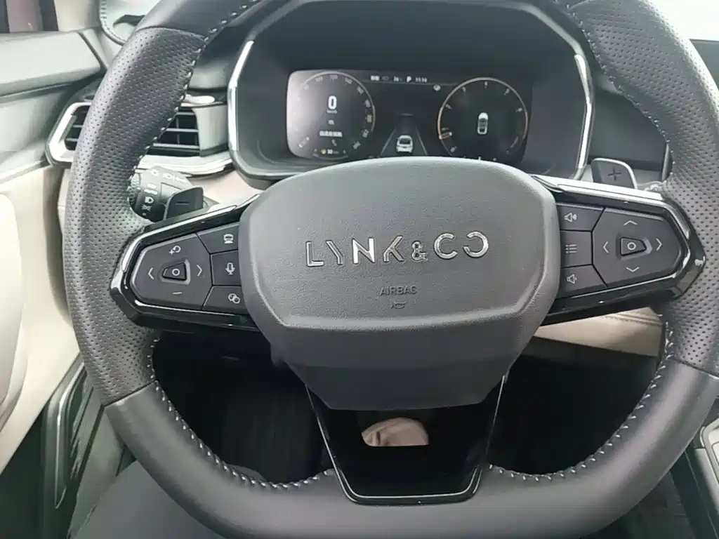 Lynk & Co 06 — миниатюра 11