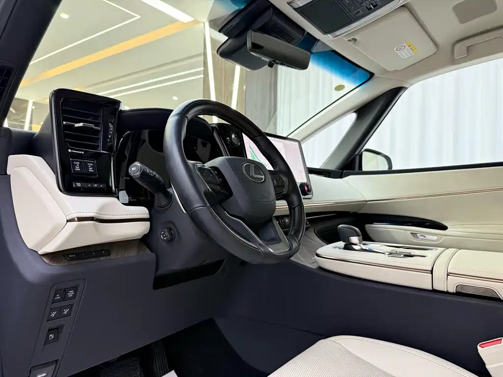 Lexus LM — миниатюра 5