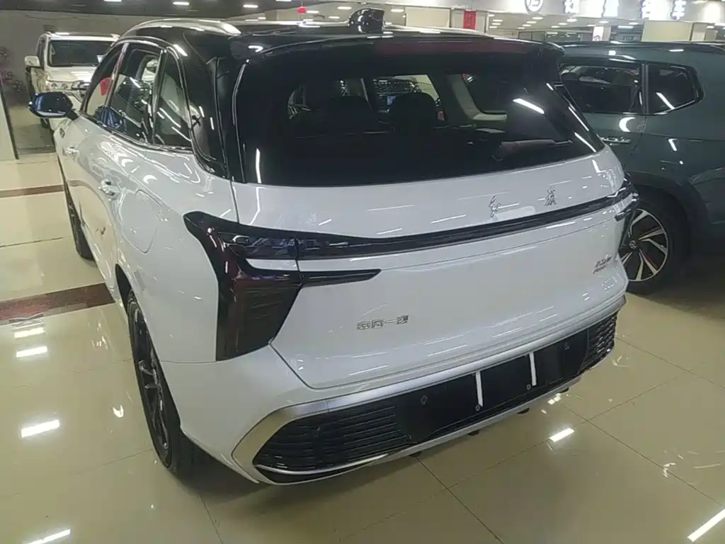Hongqi HS3 PHEV 2025 117km PLUS