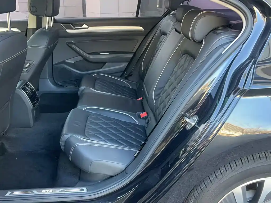 VOLKSWAGEN MAGOTAN GTE PLUG IN HYBRID