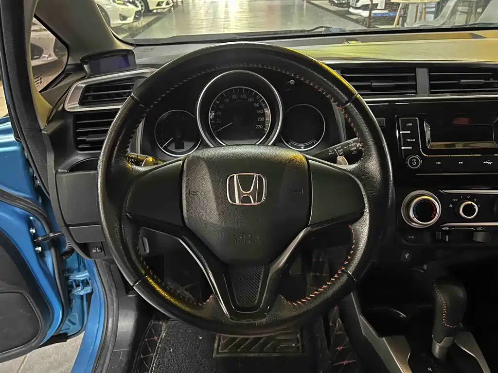 Honda Fit — миниатюра 9