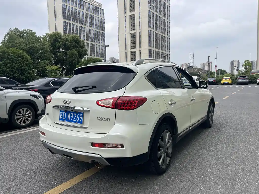 Infiniti QX50 2.5L Comfort Edition, фото 4