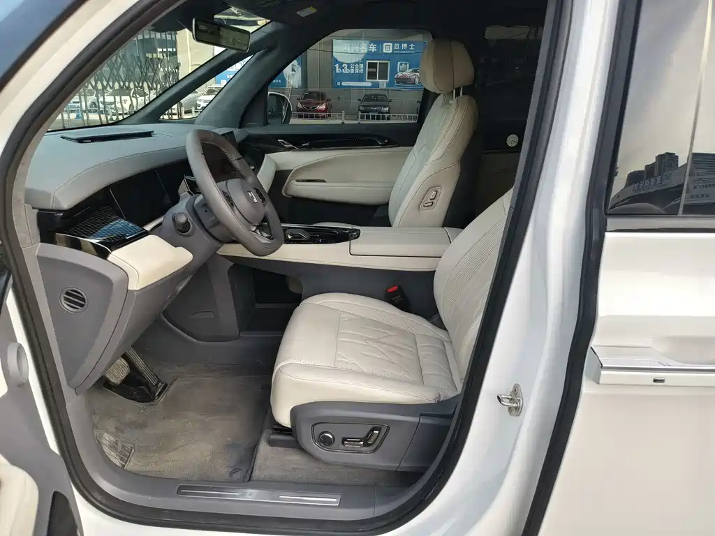 Zeekr 009 2024 мест Executive 108kWh