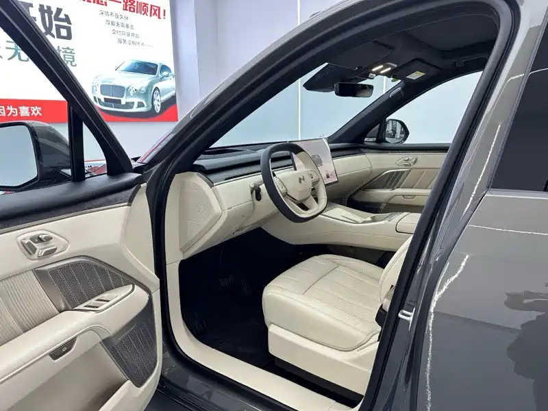 Onvo L90 2025 Ultra мест