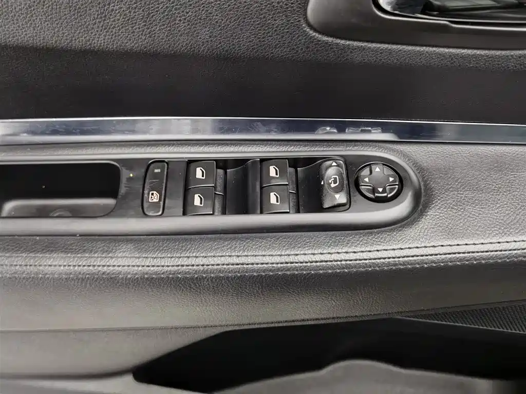 Peugeot 3008 2013 1.6THP AT