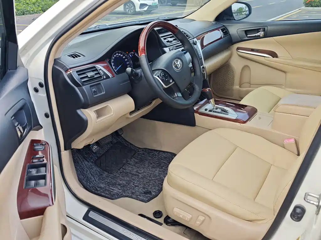 Toyota Camry 2013 2.0G Comfort