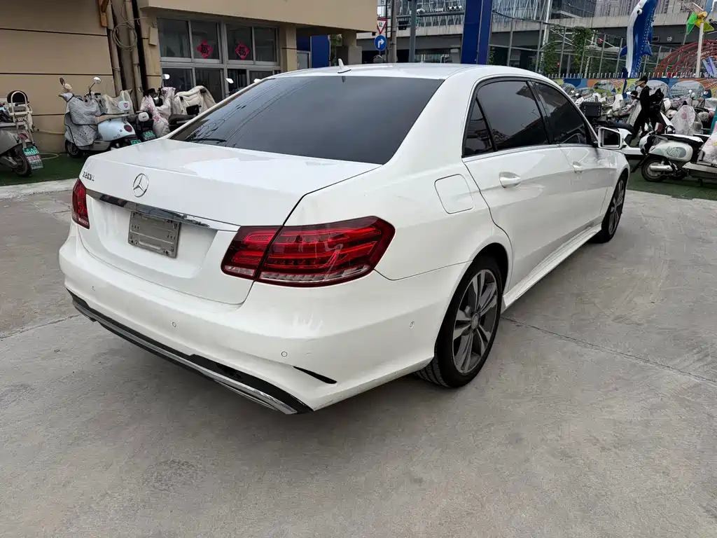 Mercedes-Benz E-Class — миниатюра 10