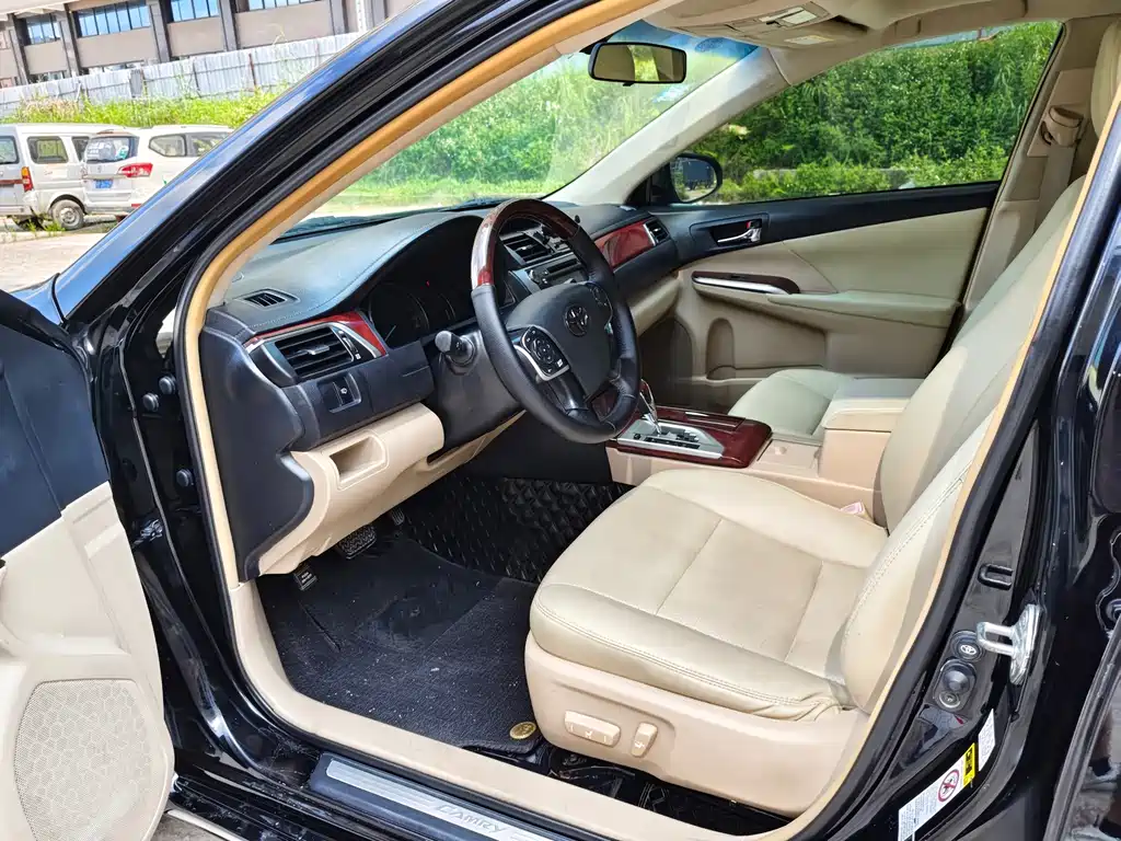 Toyota Camry — миниатюра 4