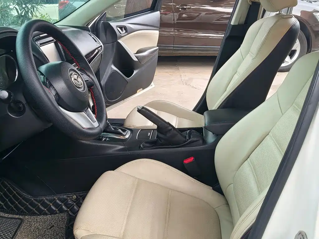 Mazda Atenza 2014 2.0L Luxury