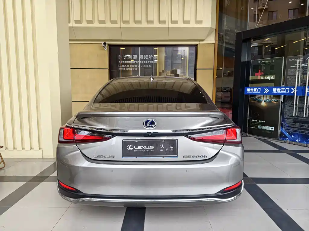 Lexus ES — миниатюра 5