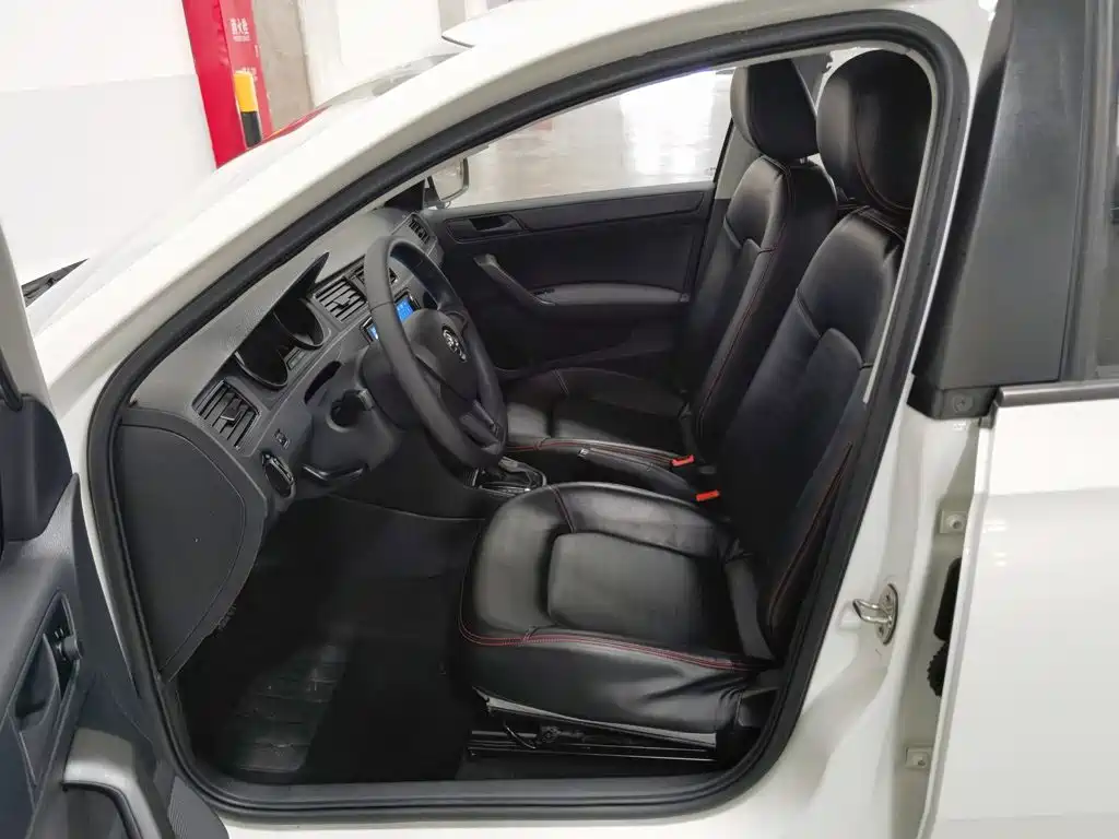 Skoda Rapid Spaceback — миниатюра 10