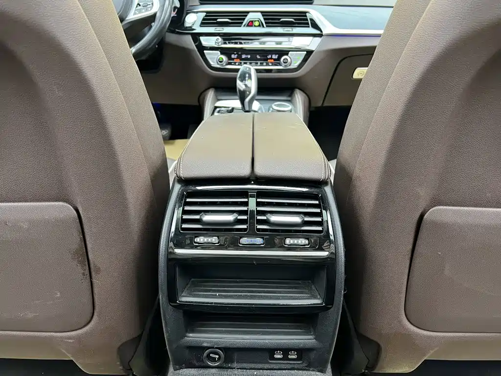 BMW 5 Series — миниатюра 25