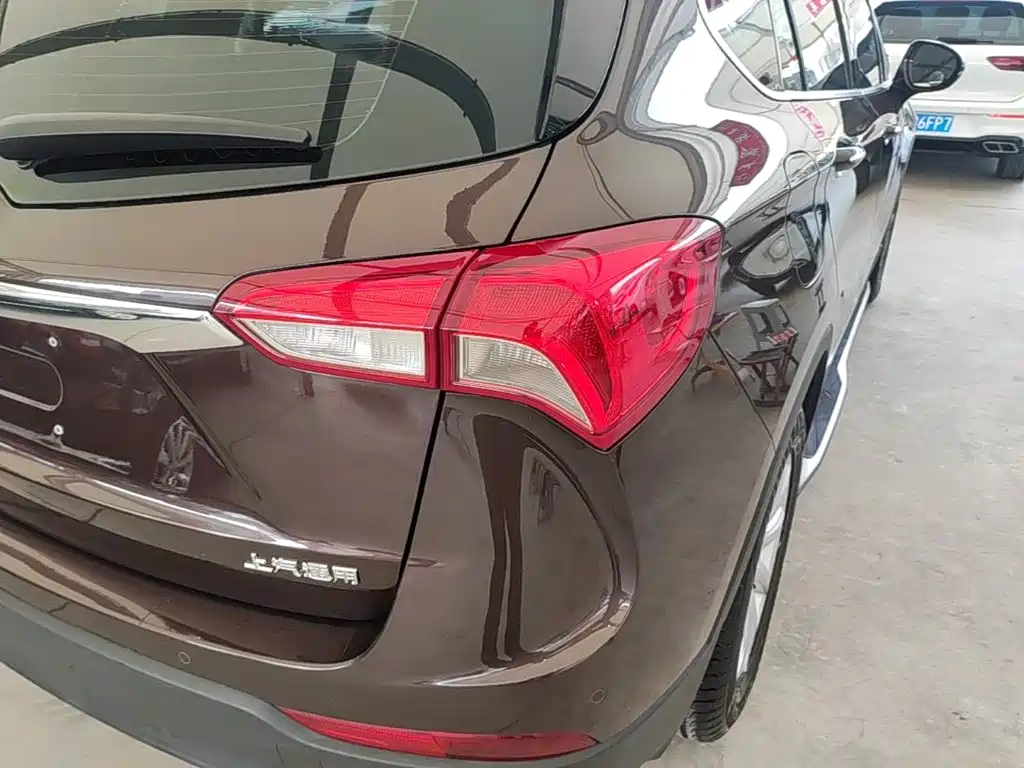 Buick Envision Plus — миниатюра 8