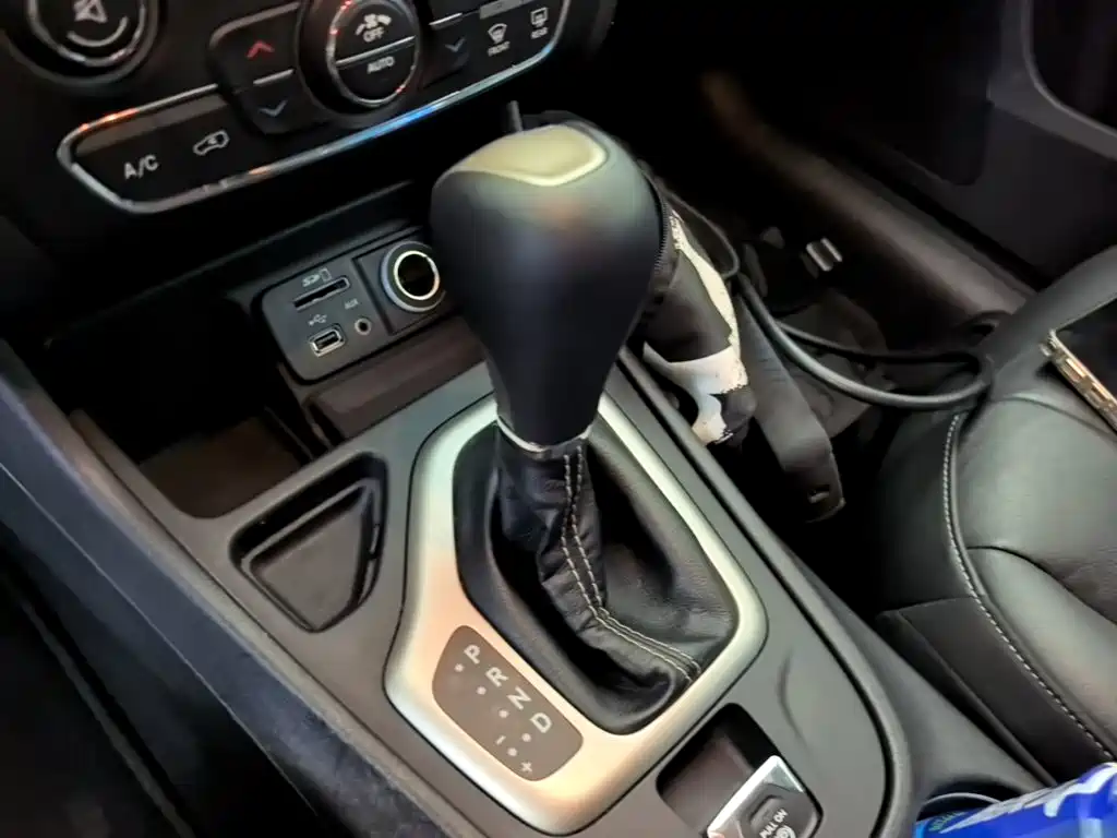 Jeep Cherokee — миниатюра 14