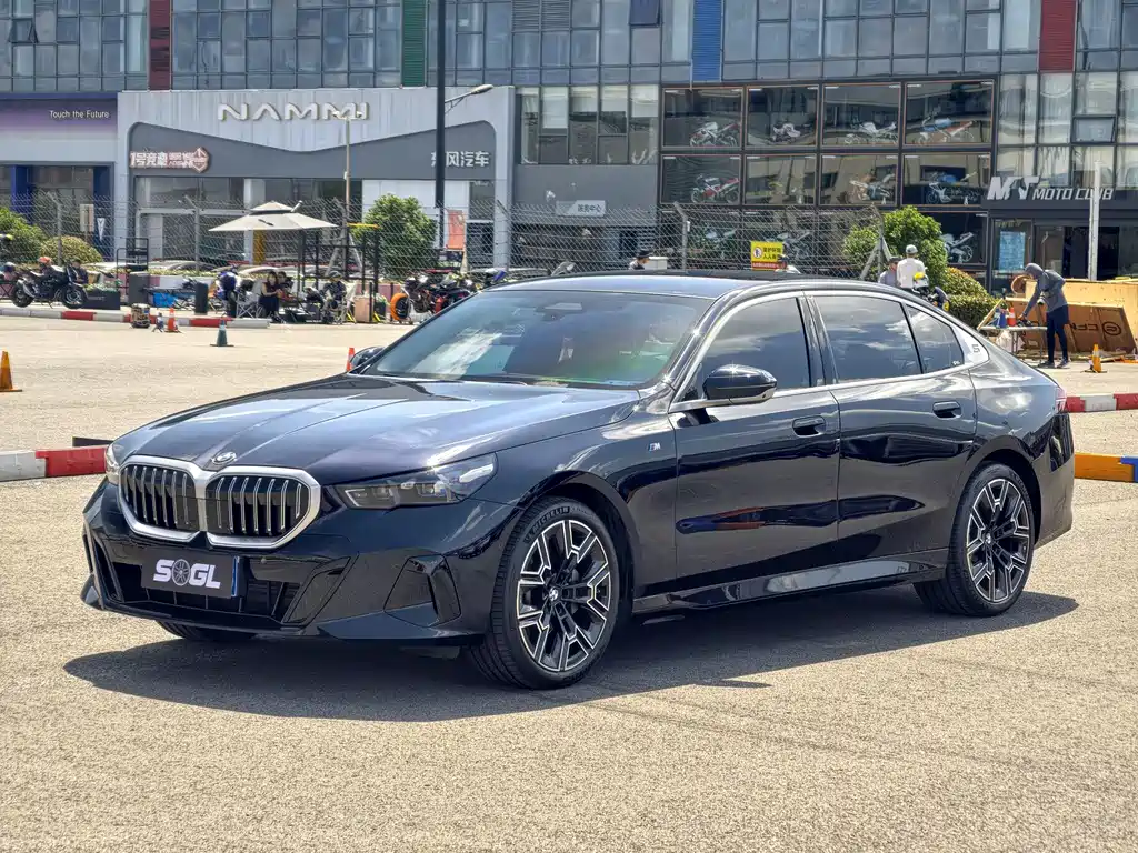 BMW 5 Series 2025