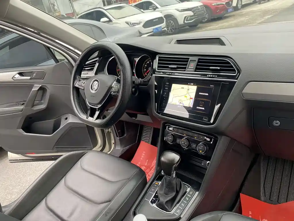 Volkswagen Tiguan L — миниатюра 11