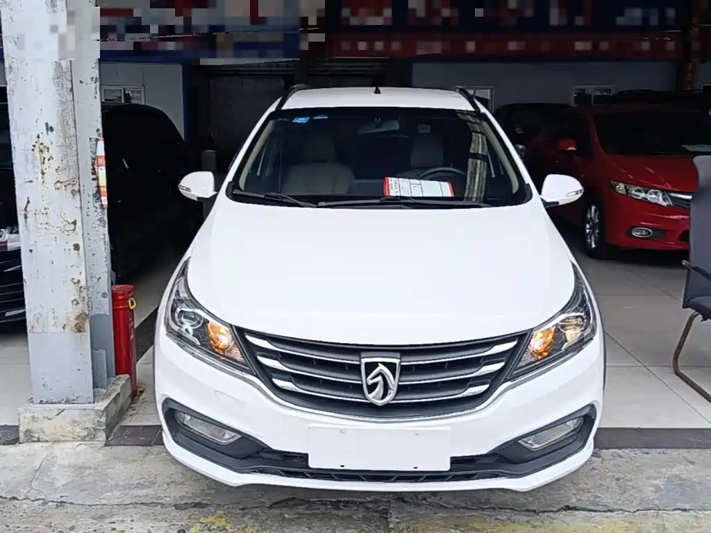 Baojun 310W — миниатюра 3