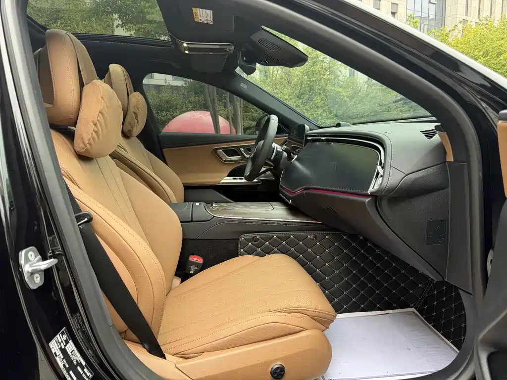 Mercedes-Benz E-Class — миниатюра 13