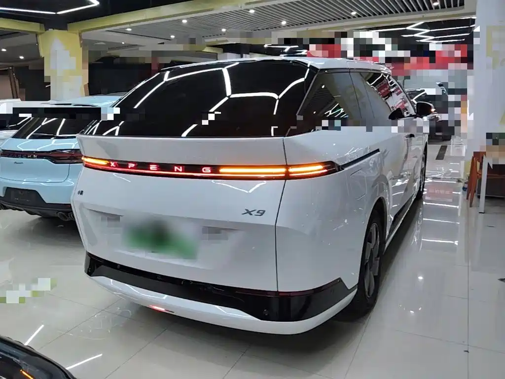 XPeng X9 — миниатюра 7